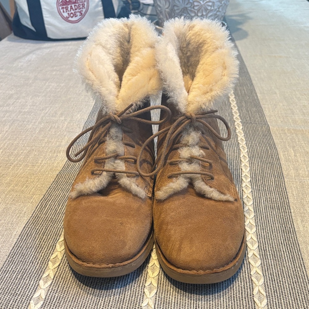 UGG Brown Ankle Boots with Cream Fur Lining size 10